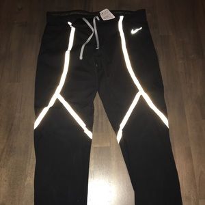 Women’s Nike Pants / Capris / Leggings